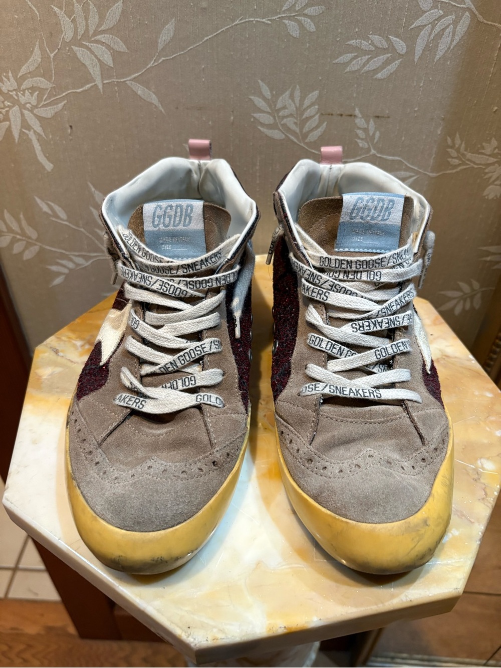 Golden Goose Midstar beige suede sneakers with burgundy sequins & star - Picture 2 of 13